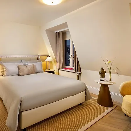 Small Luxury Ambassador 4*