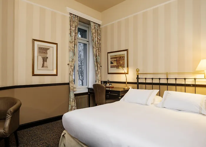 Small Luxury Ambassador Готель 4*