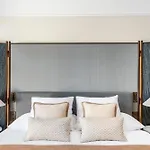 Small Luxury Ambassador Otel 4*