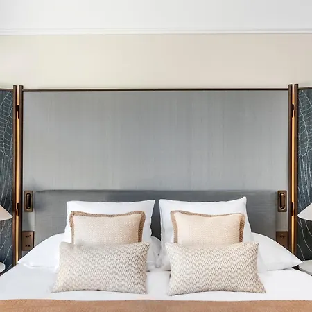 Small Luxury Ambassador Otel 4*