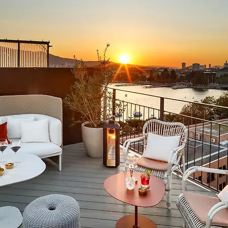 Hotell Small Luxury Ambassador