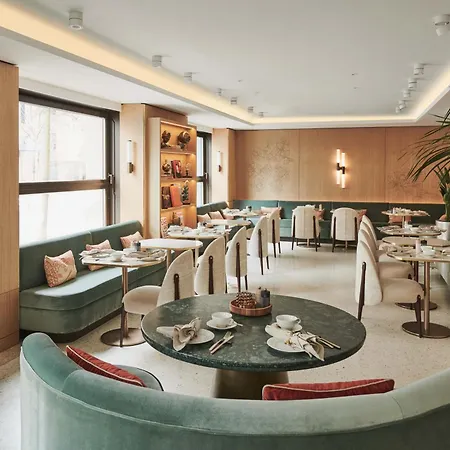 Small Luxury Ambassador Hotell 4*