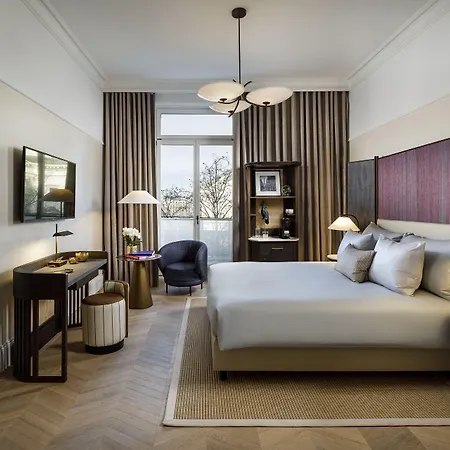 Small Luxury Ambassador Otel 4*