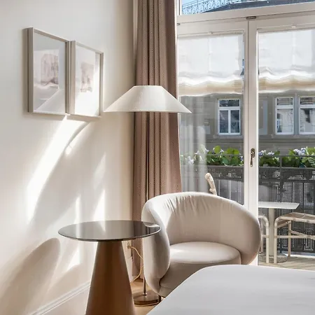 Small Luxury Ambassador Szálloda 4*