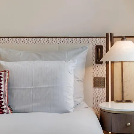 Small Luxury Ambassador Hotell 4*