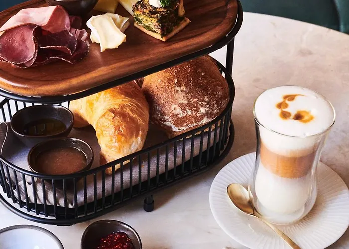 Hotell Small Luxury Ambassador 4*