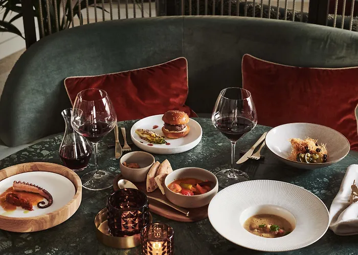 Hotell Small Luxury Ambassador 4*