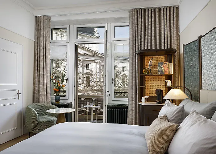 Hotell Small Luxury Ambassador 4*