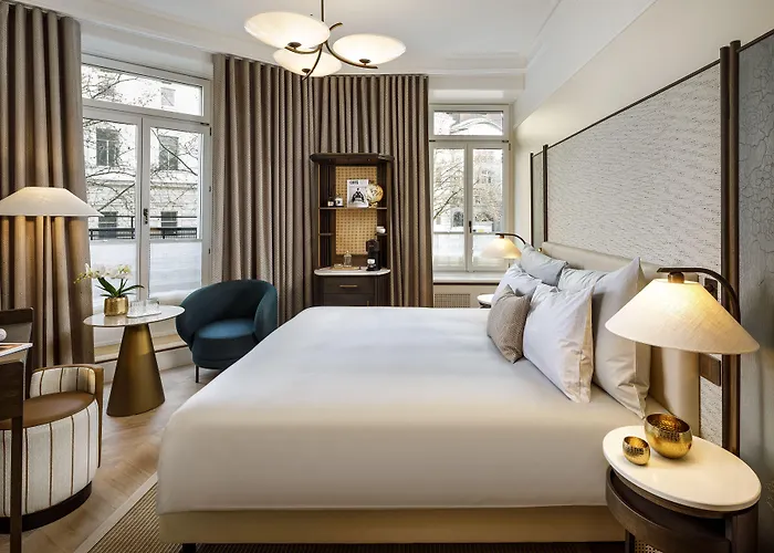 Hotell Small Luxury Ambassador